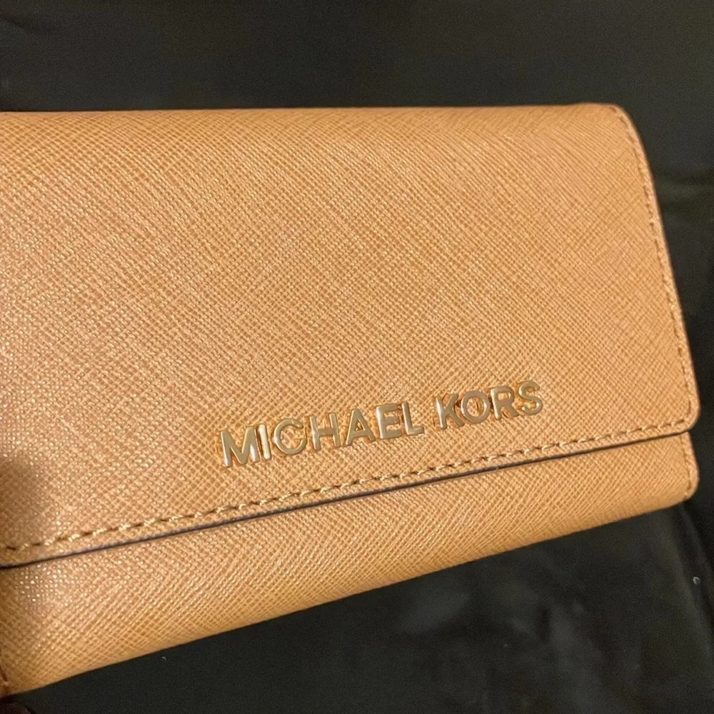 Michael Kors wristlet/phone case - Picture 15 of 17